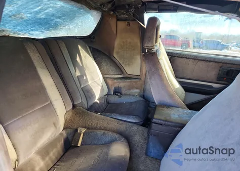 1984 Pontiac Firebird Trans Am z USA, uszkodzony, nr VIN 1G2AW87G1EN232111